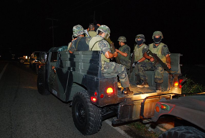 Matan a doce personas, seis de ellas menores, de dos familias de policías en México