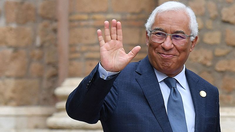 António Costa toma posesión como primer ministro de Portugal con un gobierno renovado y paritario
