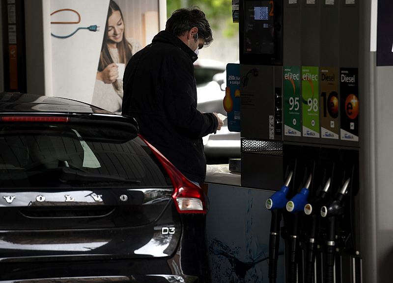 El precio de los combustibles vuelve a subir: por primera vez el diésel es más caro que la gasolina de 95