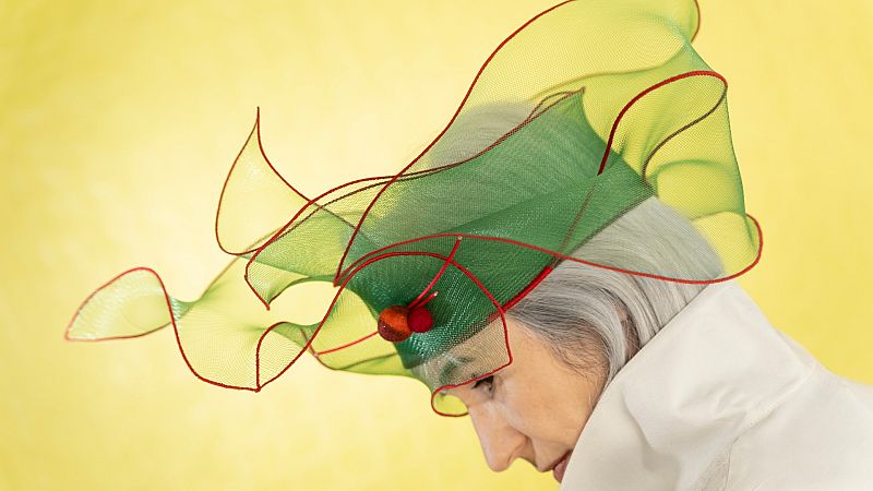 ¿Cómo elegir el tocado perfecto para ir a una boda? Hablamos con Candela Cort