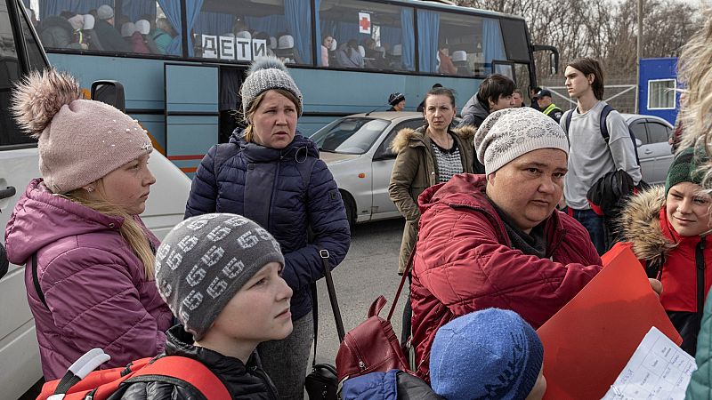 Moscú anuncia un alto el fuego en Mariúpol y Ucrania envía autobuses para evacuar a los civiles