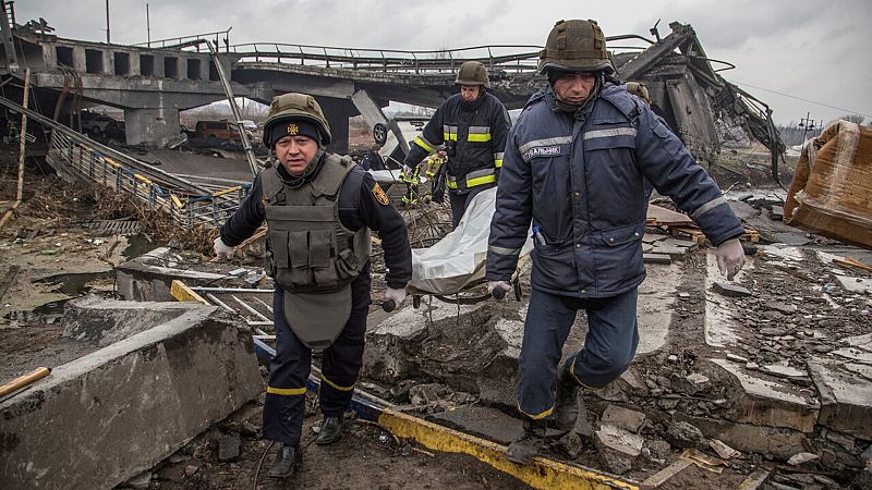 Ucrania alerta de que Rusia acumula tropas para atacar el Donbás y no ha reducido sus ataques