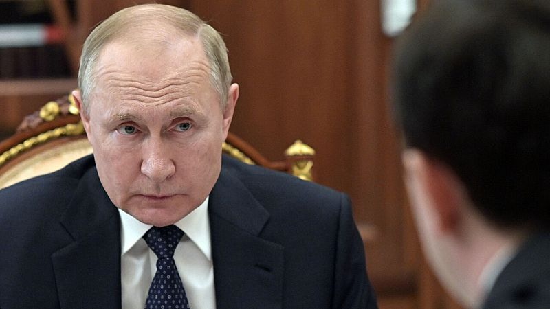 EE.UU. y Reino Unido aseguran que Putin está "desinformado" sobre el desarrollo de la guerra y el Kremlin lo niega