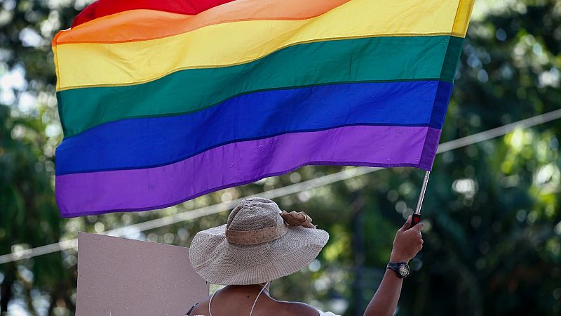 El Reino Unido prohíbe las terapias de conversión para las personas homosexuales o bisexuales, pero no transgénero