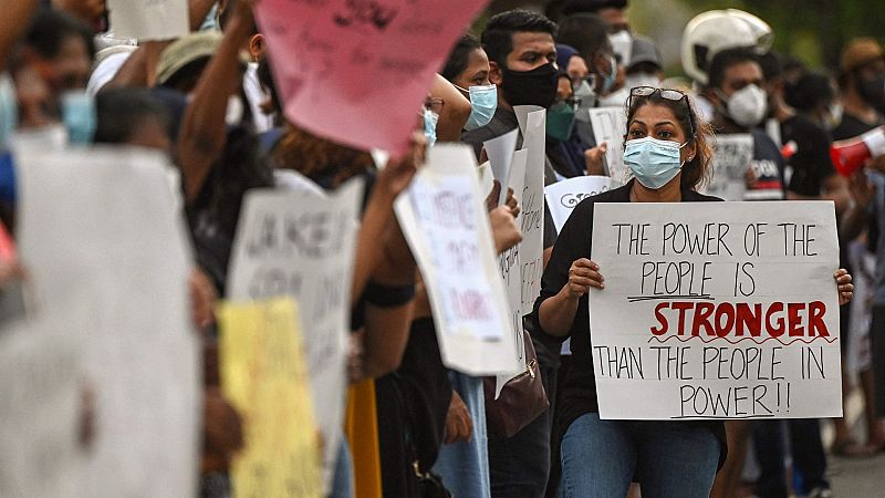 Sri Lanka decreta un toque de queda para controlar las protestas originadas por la crisis económica