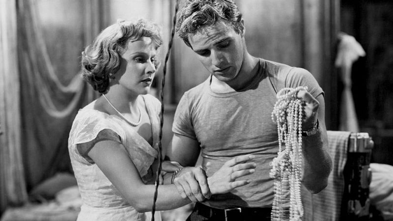 ¡Eh, Stella! La emblemática escena de Marlon Brando que 'Los Simpsons' y 'Modern Family' han copiado