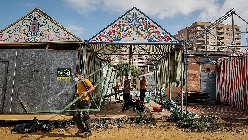 Díaz asegura a los caseteros que la reforma laboral "no aborda nada relativo a la jornada": "Es una 'fake news'"