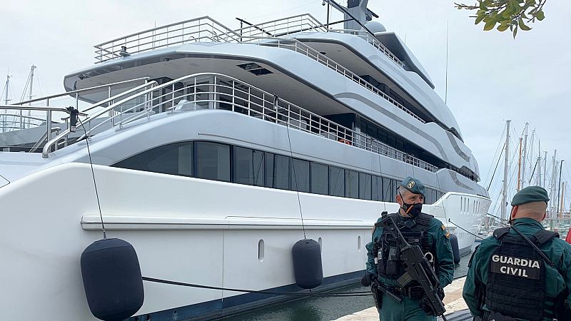 La Guardia Civil y el FBI registran el yate incautado de un oligarca ruso en Palma de Mallorca