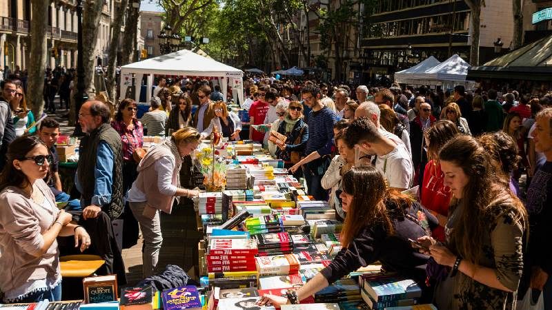 Barcelona preveu un Sant Jordi històric amb rècord de parades