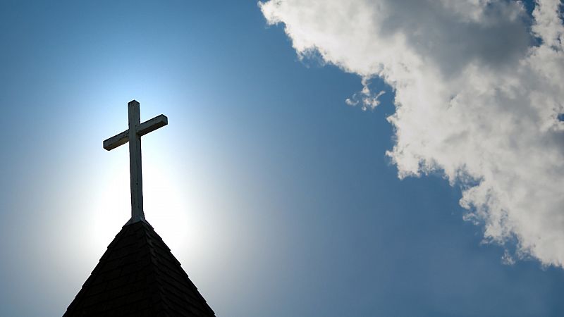 Niñas, adolescentes y mujeres adultas son las víctimas ocultas de los abusos en la Iglesia: "Mi cuerpo era su juguete"