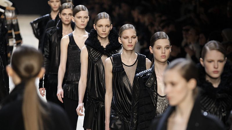 La diseñadora Barbara Bui celebra 35 años de moda y rock&roll