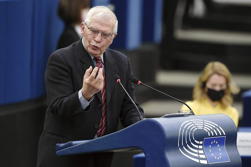 La Unión Europea aprueba el embargo al carbón ruso y prohíbe exportar armas a Rusia