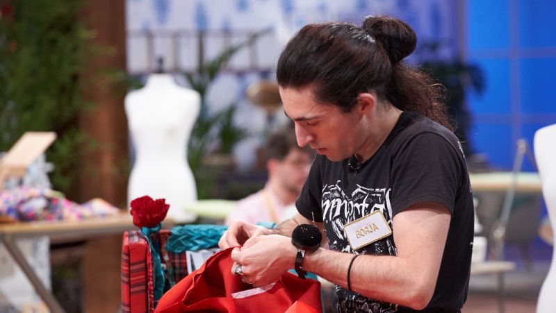 La promesa del concursante heavy si llega a la final de Maestros de la Costura