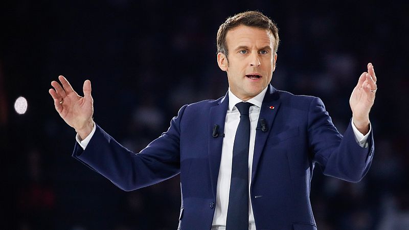 Macron llama a Le Pen racista mientras la ultraderechista recorta distancias en el cierre de campaña