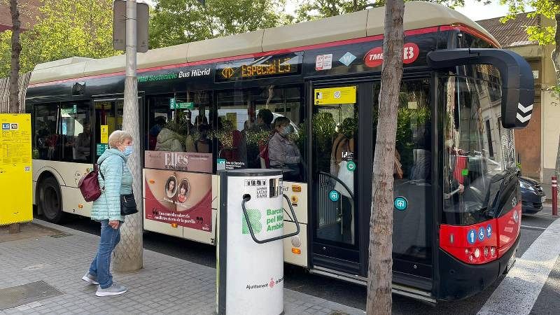 Primer dia laborable amb l'L5 tallada entre Diagonal i Vilapicina