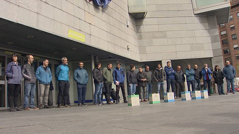 "Regalamos la leche porque los supermercados la regalan"