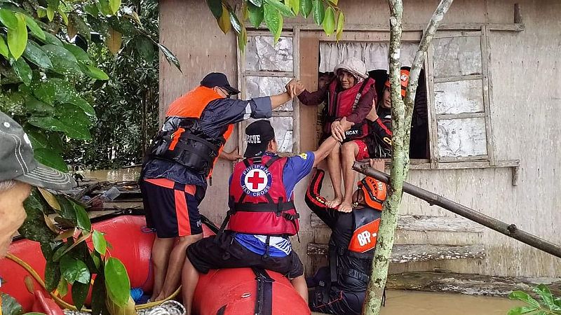 Al menos 56 muertos por el paso de la tormenta tropical 'Megi' en Filipinas