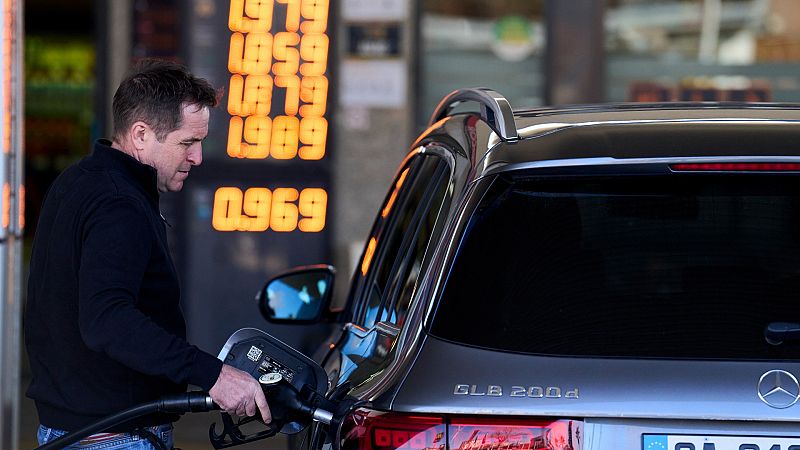 El precio de los carburantes vuelve a bajar en la Semana Santa más cara de la historia
