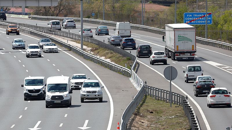 Atascos en las salidas de Madrid y otras ciudades desde primera hora del Jueves Santo