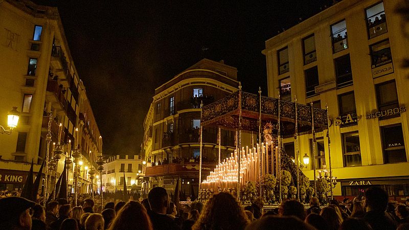 La Madrugá vuelve a llenar las calles de Sevilla después de dos años de parón por la pandemia