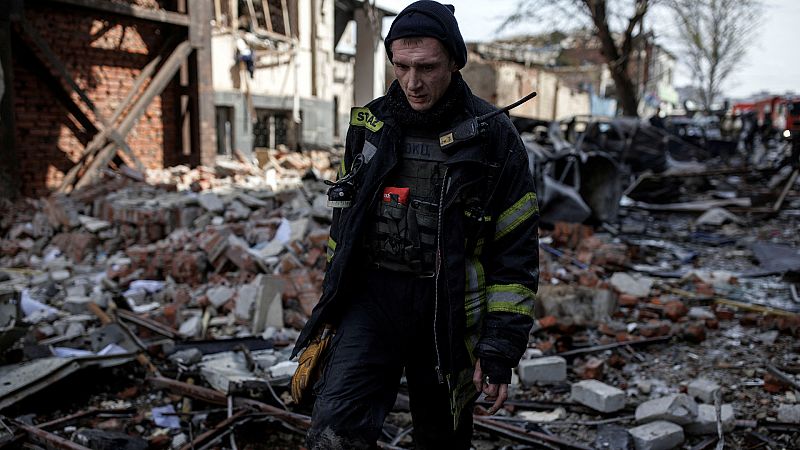 La vida bajo las bombas en Járkov: la resistencia de los vecinos que se niegan a huir