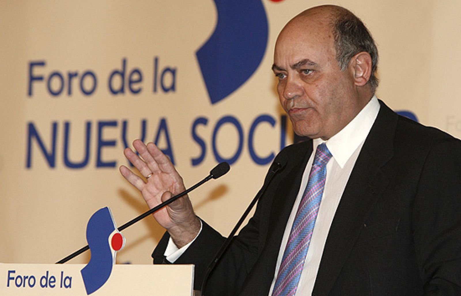 El presidente de la CEOE pide ERE "rápidos" e insiste en abaratar el despido.