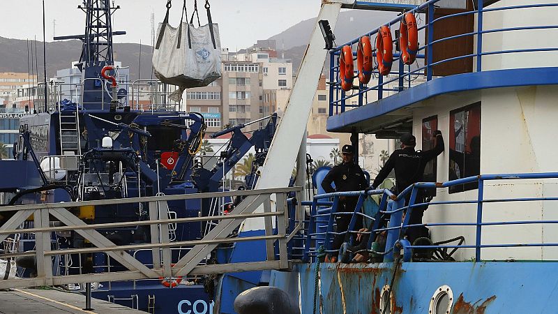 Cinco detenidos en un pesquero con 2.900 kilos de cocaína interceptado al sur de Canarias