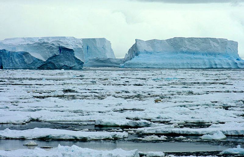 Un bloque de hielo de 14.000 kilómetros cuadrados comienza a desprenderse de la Antártida