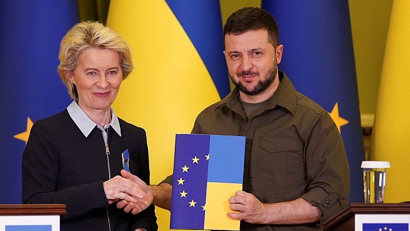 Ucrania entrega la solicitud para ser país candidato a la adhesión a la Unión Europea