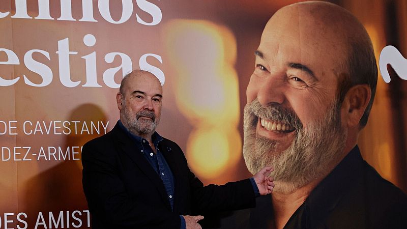 A Antonio Resines le pesa la edad en su nueva serie 'Sentimos las molestias'