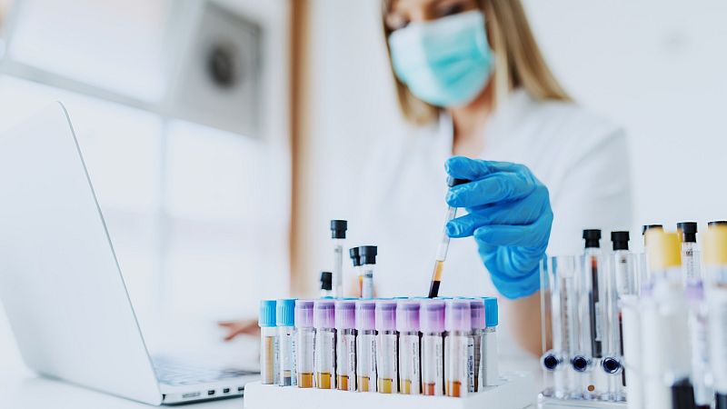 Dos años y seis olas sin contagiarse, ¿existen personas inmunes con un escudo natural contra la COVID-19?