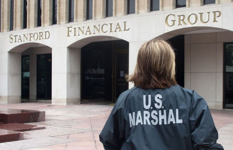 La SEC acusa a la compañía financiera Stanford de defraudar 8.000 millones dólares
