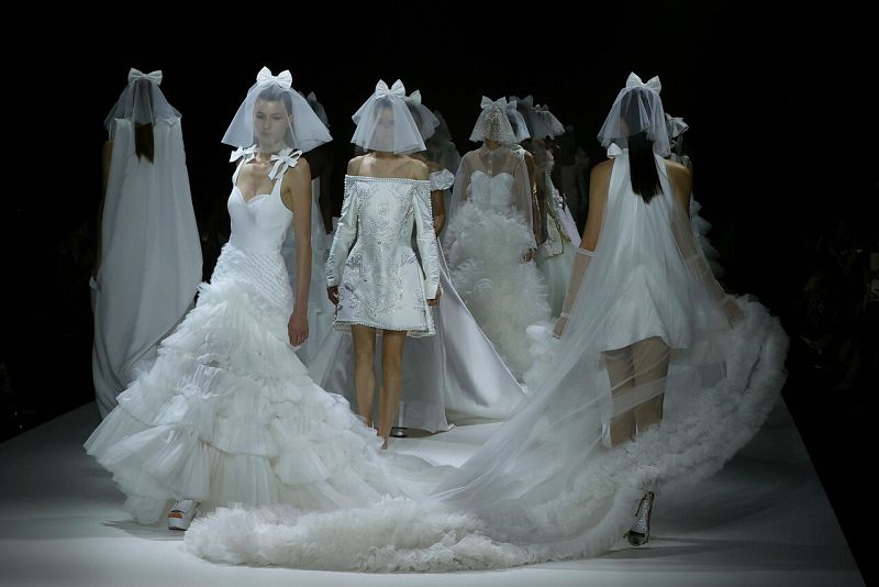 Desfile nupcial de Viktor & Rolf en Barcelona: de la expectación a la decepción