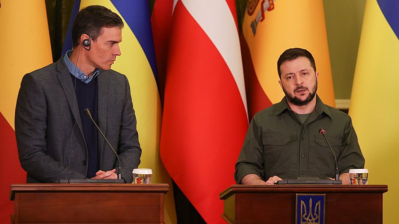 Sánchez anuncia que duplicará la ayuda militar a Ucrania tras reunirse en Kiev con Zelenski