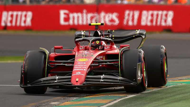 Carlos Sainz amplía su relación con Ferrari hasta 2024