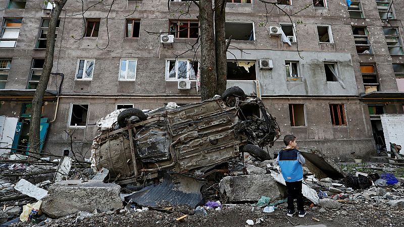 El equipo que investiga en la red crímenes de guerra en Ucrania: "Hay una cantidad inmensa de ataques a civiles"
