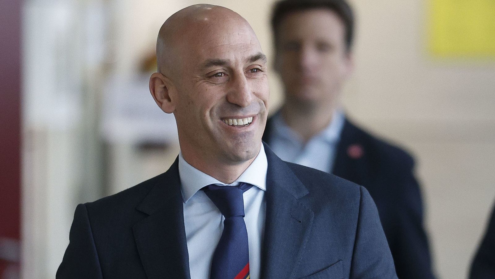 Rubiales cambia su sueldo y califica de "falsas" las informaciones sobre él