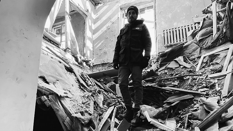 La mirada en blanco y negro de Mariúpol: "Es muy duro ver el lugar donde nací en ruinas"