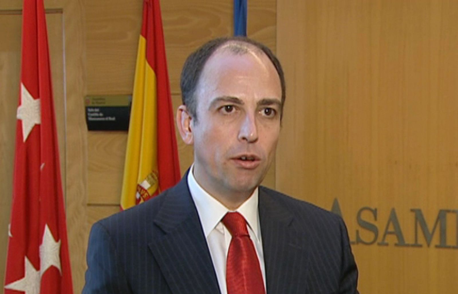 El presidente de la comisión para esclarecer el supuesto espionaje en el PP ha abandonado el puesto | Ver