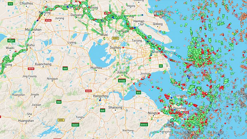 Los confinamientos en China amenazan con colapsar el puerto de Shanghái y afectar a la cadena de suministros