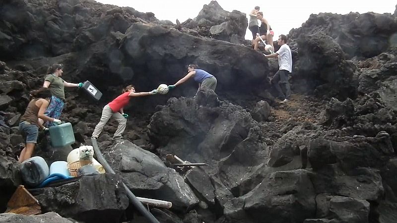 La isla de Alegranza al norte de Lanzarote se convierte en un vertedero