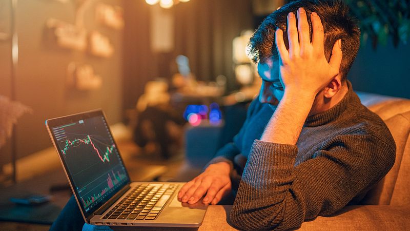 Atrapados por las criptomonedas y las promesas de dinero fácil: "Están sustituyendo a las apuestas deportivas"