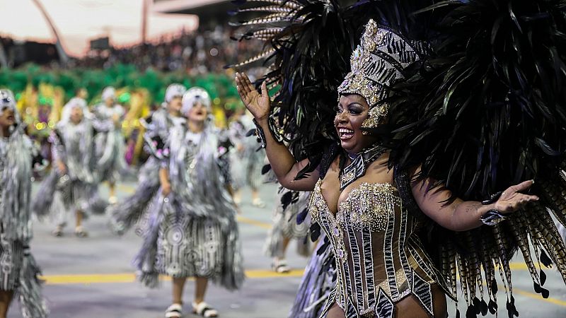 El carnaval de Río vuelve a las calles tras dos años de pandemia