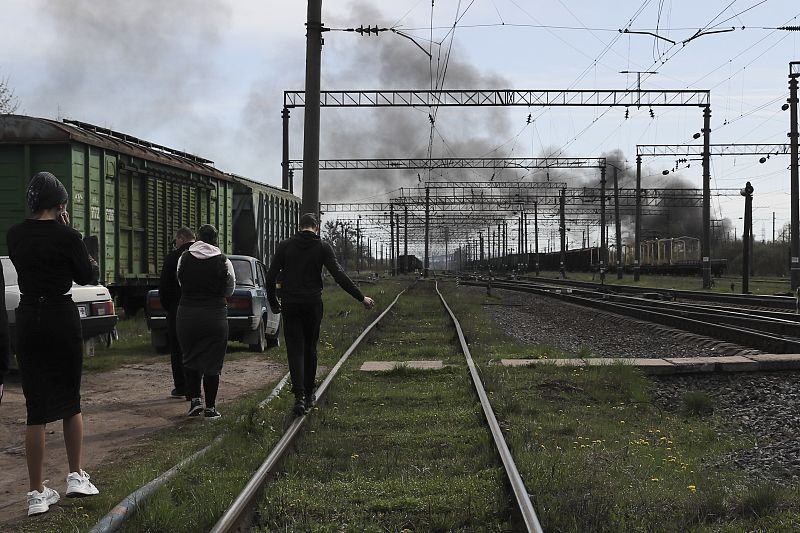 Ucrania denuncia ataques rusos a cinco estaciones de tren en el centro y oeste del país