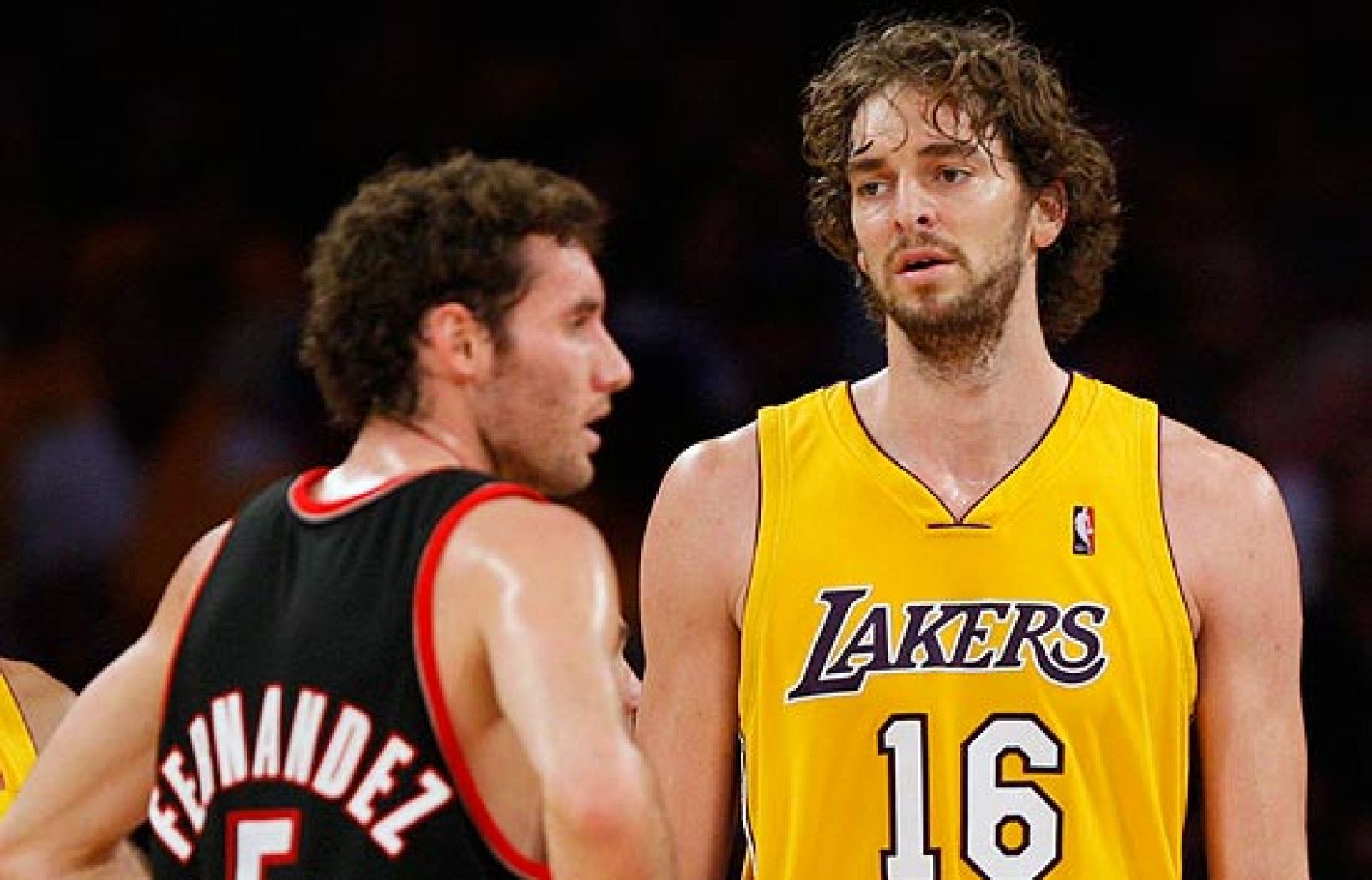 El español Pau Gasol, actualmente en las filas de Los Angeles Lakers, ha sido nombrado 'mejor jugador europeo del año' por FIBA Europa tras imponerse al también español Rudy Fernández, segundo.