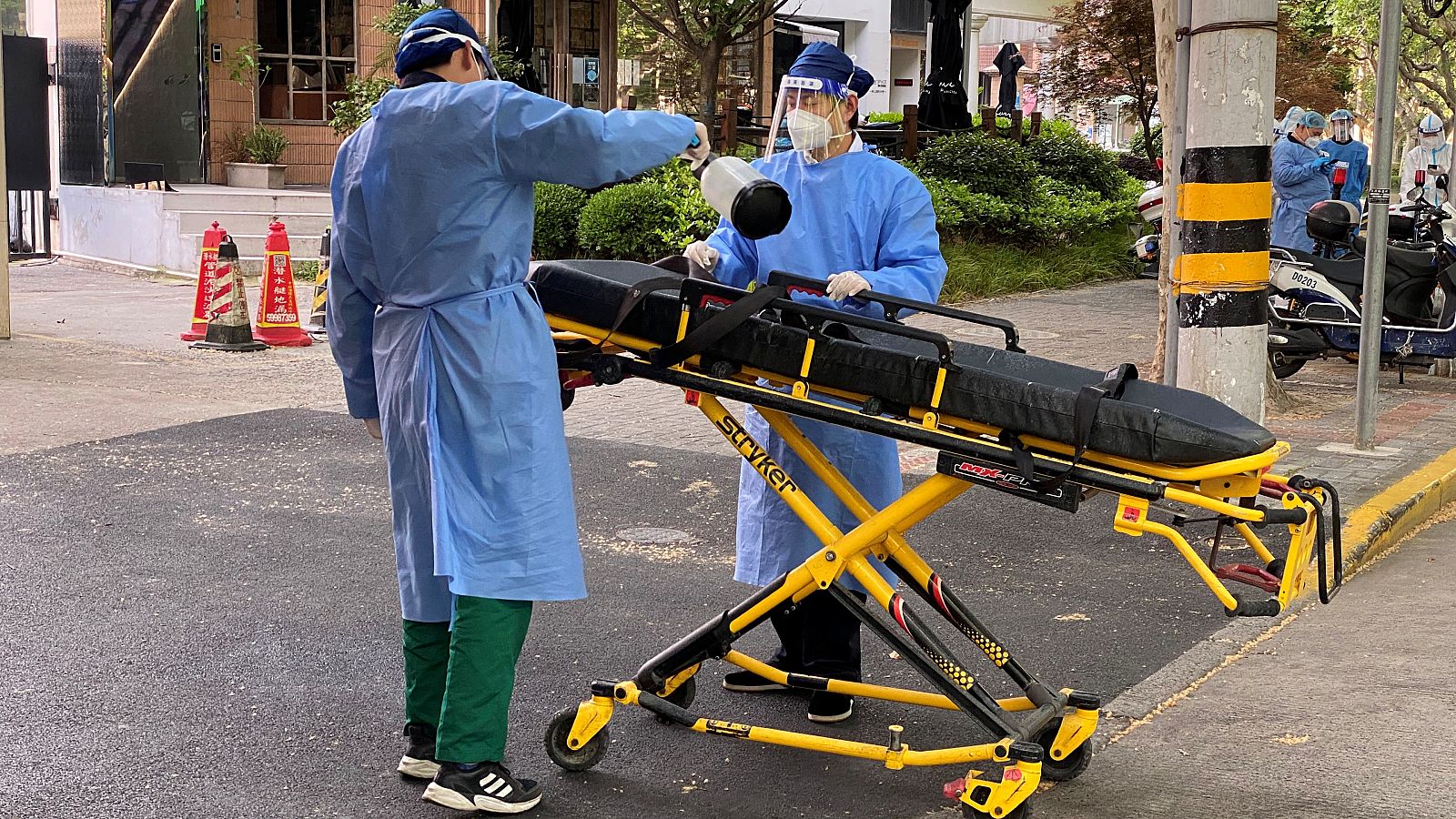 Shanghái obliga a sus ciudadanos a pasar la cuarentena en centros públicos | Ver