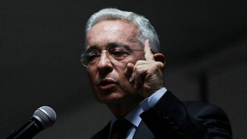 Una jueza colombiana pone a Uribe más cerca de un juicio al rechazar su solicitud de preclusión