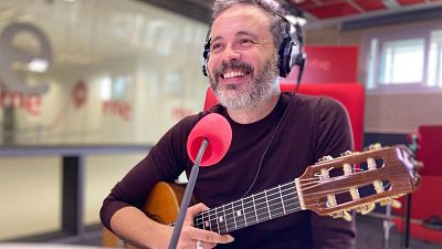 El reencuentro salvaje en Costa Rica de El Twanguero con la guitarra española