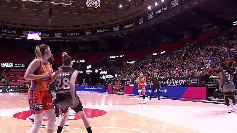 Valencia gana con claridad a Estudiantes y jugará en semifinales ante Girona