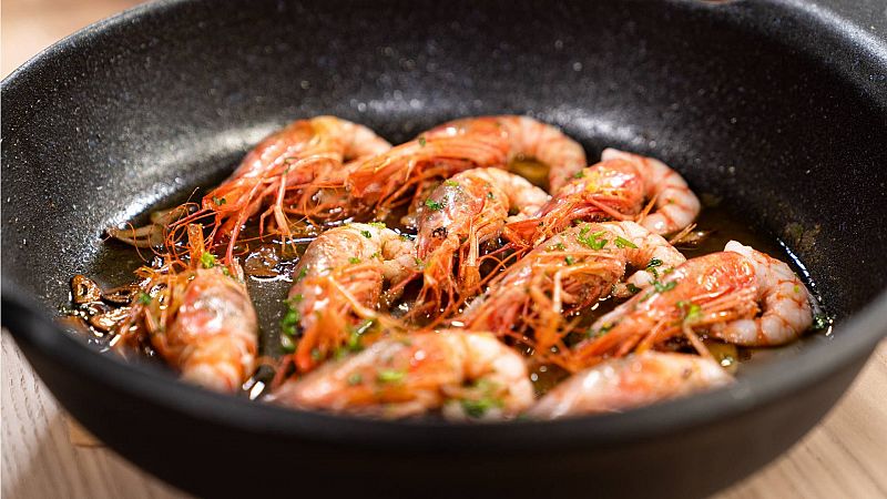 Lo más fácil del mundo es preparar esta receta de gambas al ajillo